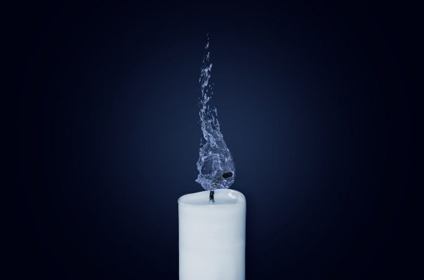 Candle to help remove washroom odours